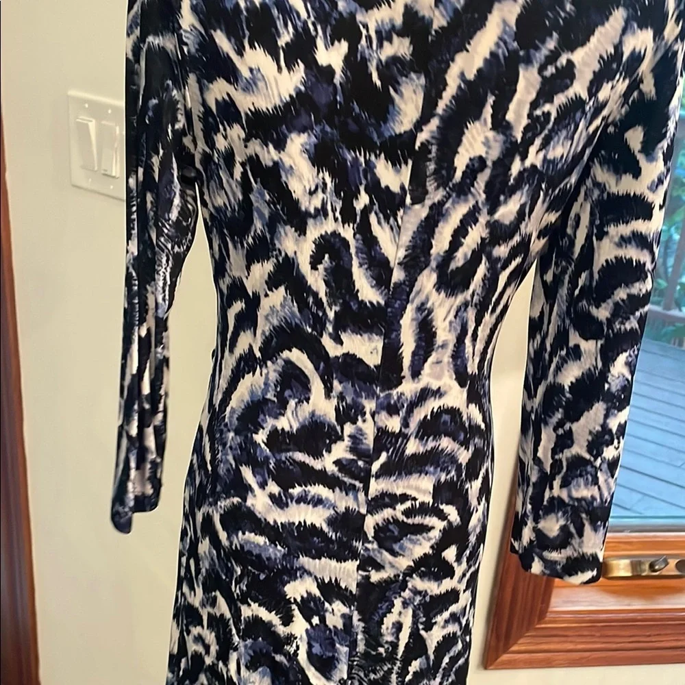 Chico’s Traveler Blue Leopard Faux Wrap Black and White Patterned Dress Size 0 - Picture 9 of 10